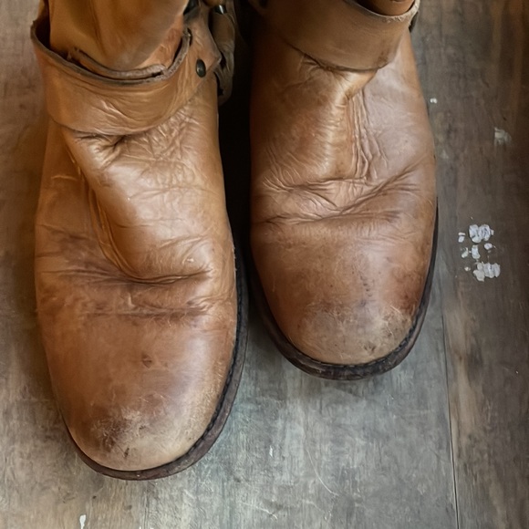 FRYE DISTRESSED LEATHER BOOTS SIZE SIX - Picture 5 of 10